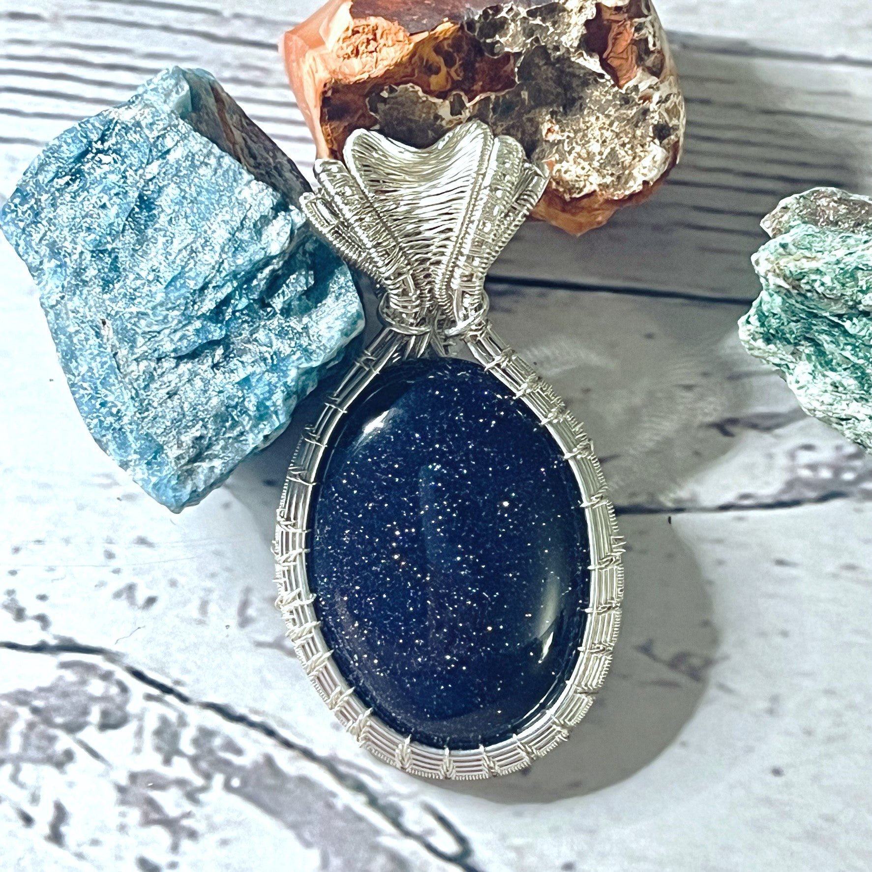 Blue sandstone store tree wire pendant