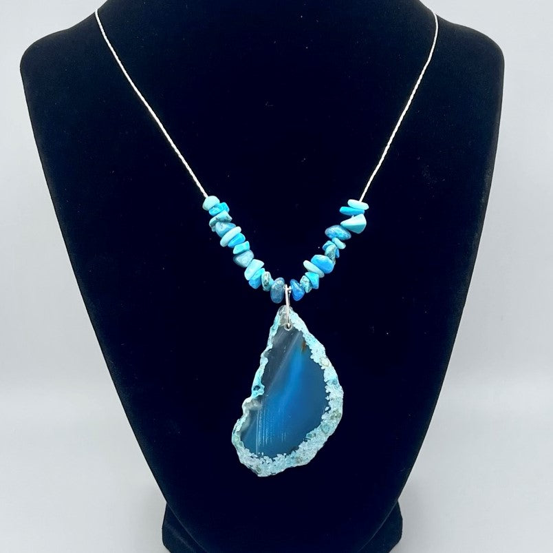 Agate Slice Necklace with Crystal Chips in Blue